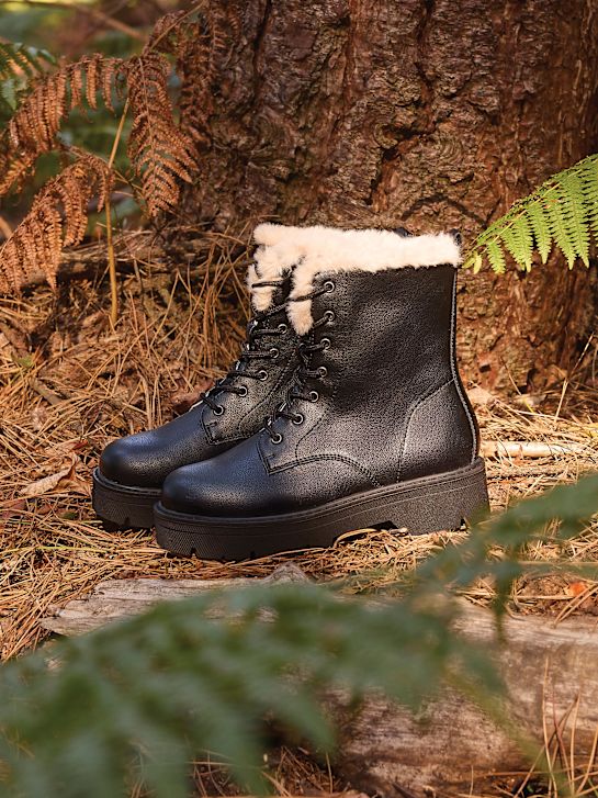graceland krajka-up boot Černá deichmann