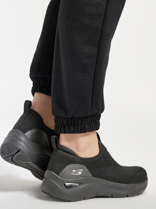 skechers arch pohodlÍ slip-on trainer Černá deichmann